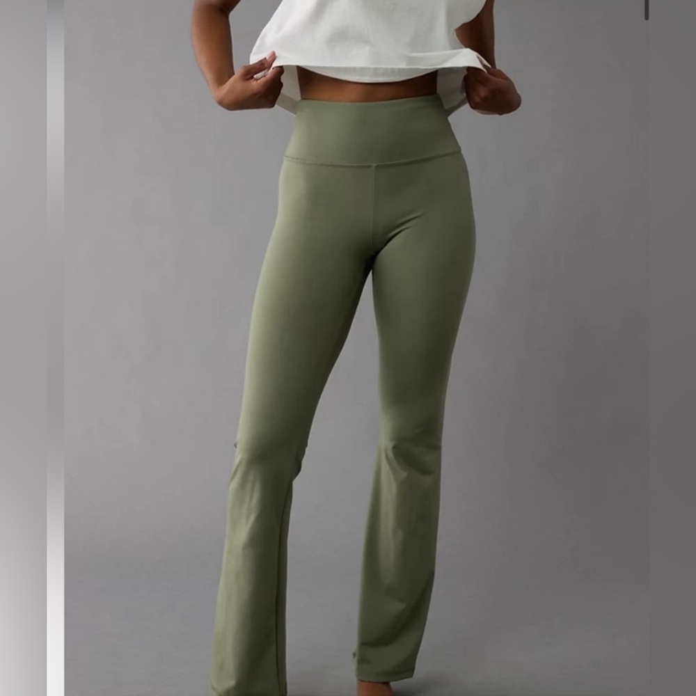 American Eagle The Everything High-Waisted Flare Leggings in Olive Small - Picture 1 of 8